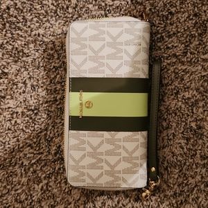 NWOT Michael Kors Wallet/Wristlet